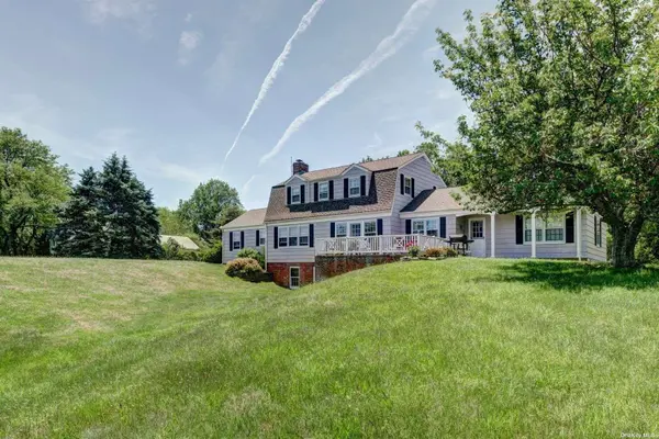 199 Old Harbor RD, New Suffolk, NY 11956