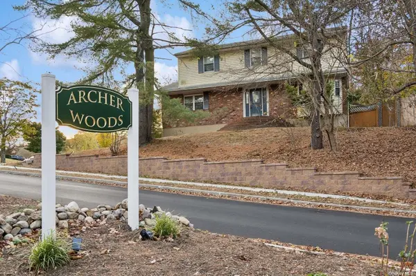 1 Squire LN, Kings Park, NY 11754