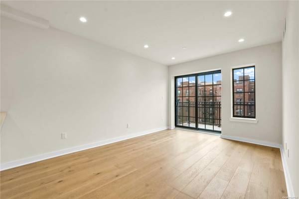 25-25 31st AVE #2A, Astoria, NY 11106