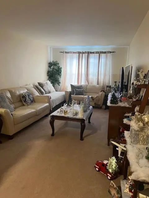 87-40 Francis Lewis BLVD #B4, Queens Village, NY 11427