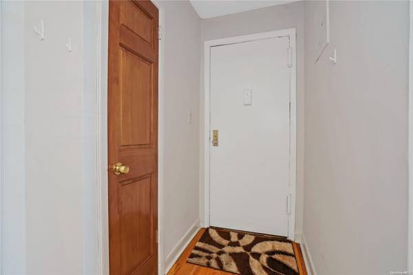 47-27 215 PL #1A, Bayside, NY 11361