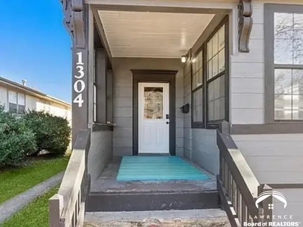 1304 Massachusetts ST, Lawrence, KS 66044