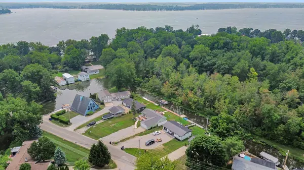 11397 NE Wawasee Drive, Syracuse, IN 46567