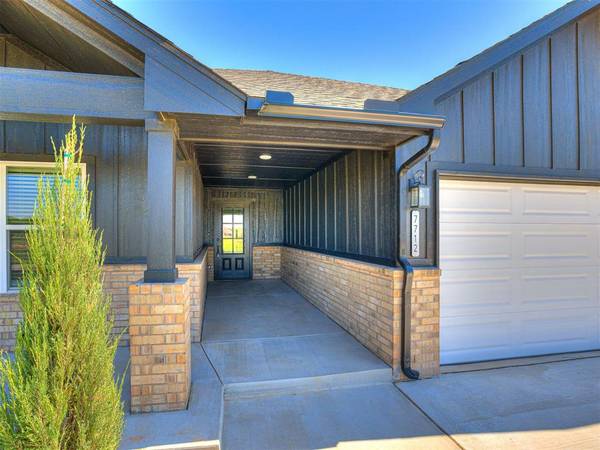 7712 Three Woods LN, Yukon, OK 73099