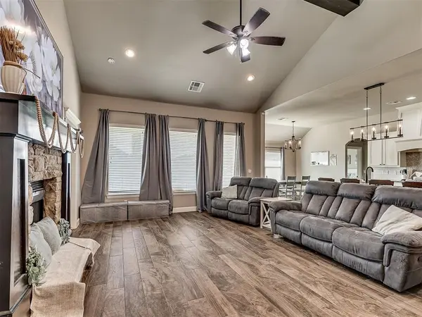 4612 Kentucky Ridge DR, Mustang, OK 73064