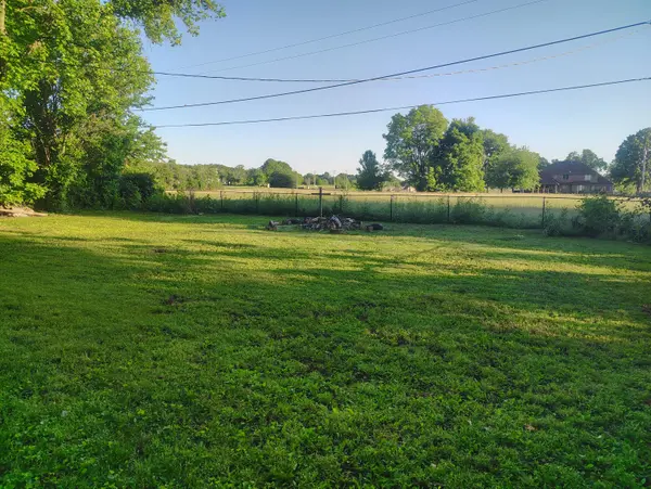 125 E Chrysler Avenue, Clever, MO 65631