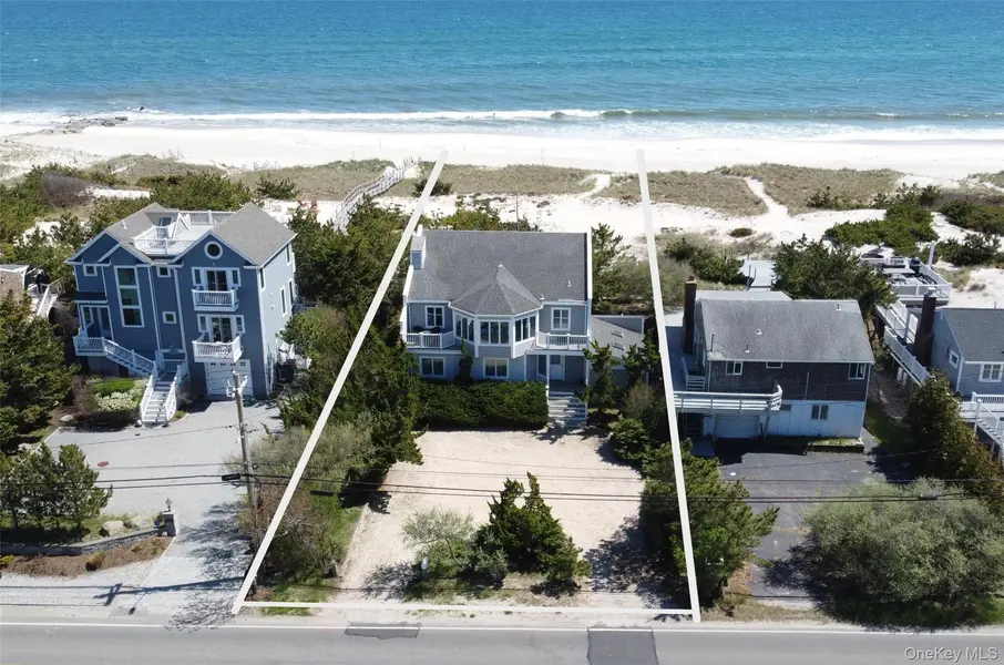 627 Dune RD, Westhampton, NY 11977
