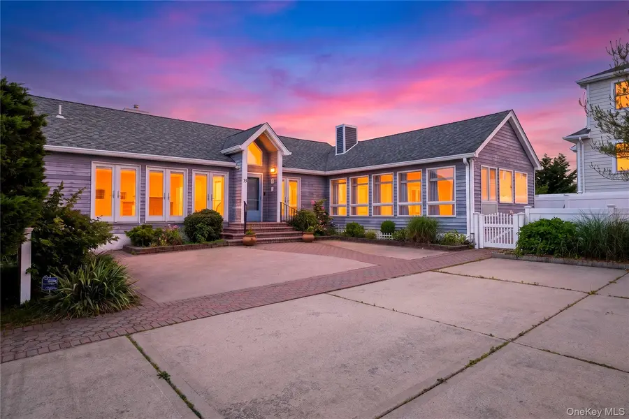 33 Bath ST, Lido Beach, NY 11561