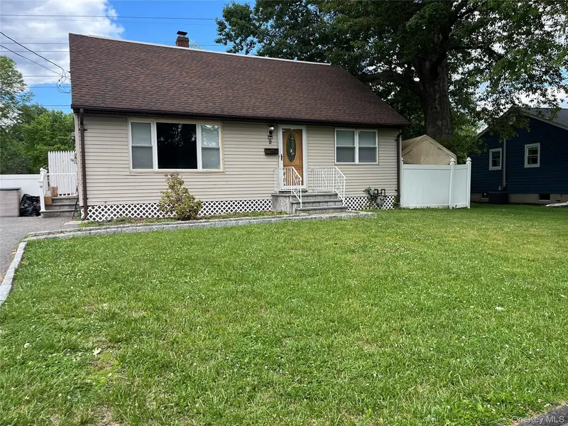 9 Walter DR, Stony Point, NY 10980