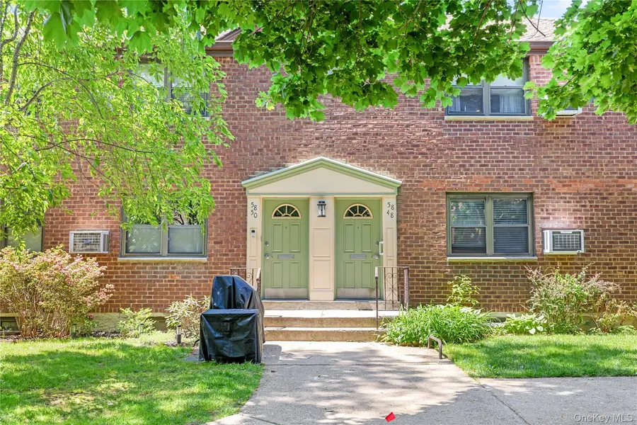 58-48 246th CRES #Upper, Douglaston, NY 11362
