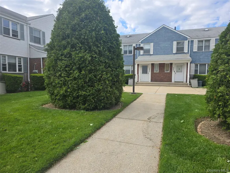 228-05 69th AVE #96, Bayside, NY 11364