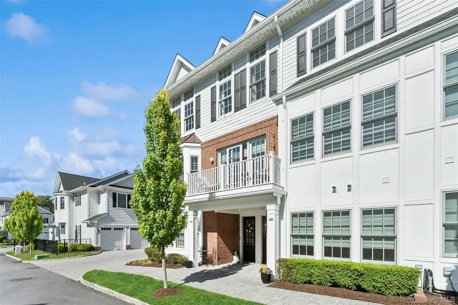 1001 Mill CRK, Roslyn, NY 11576