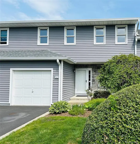 113 Alicia DR, North Babylon, NY 11703