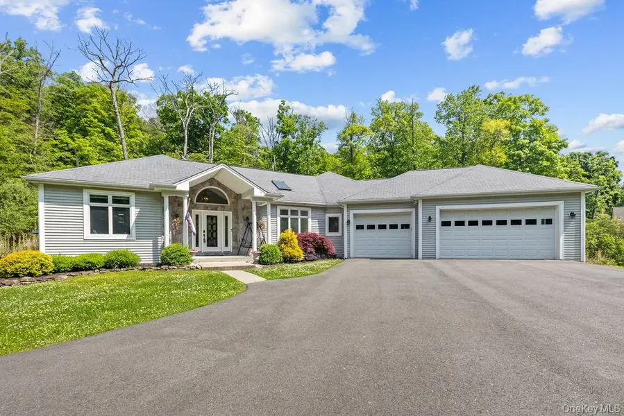16 Katavolos DR, Tomkins Cove, NY 10986
