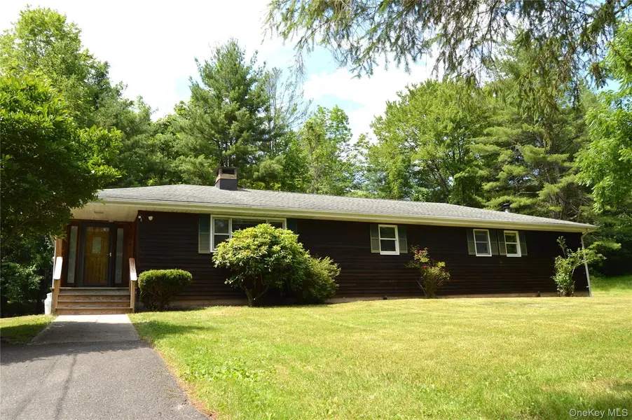 4 Willa LN, Chichester, NY 12416