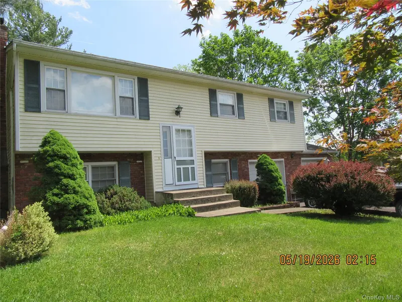 10 Liberty CT, Washingtonville, NY 10992