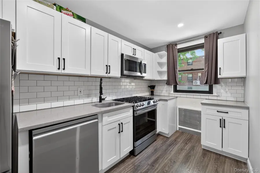 56-21 Douglastion Pkwy #Upper, Douglaston, NY 11362