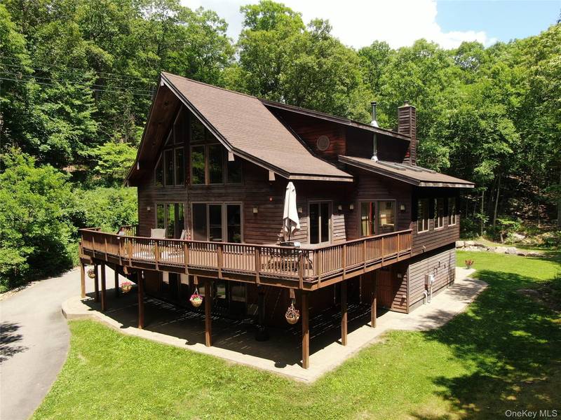 82 Indian Lake RD, Putnam Valley, NY 10579
