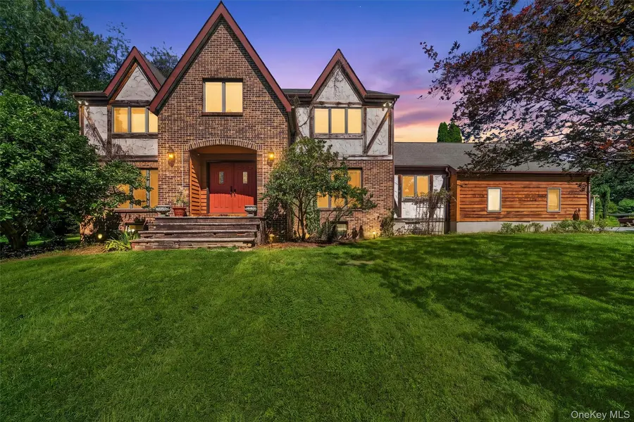 180 Sarah Wells TRL, Campbell Hall, NY 10916