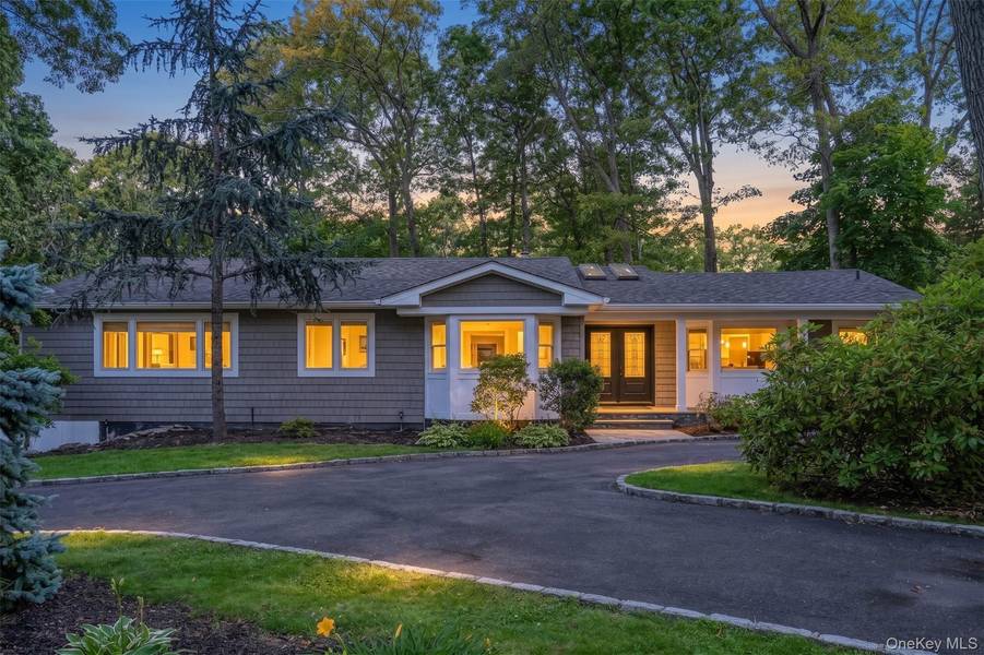 2 Rawlings DR, Melville, NY 11747