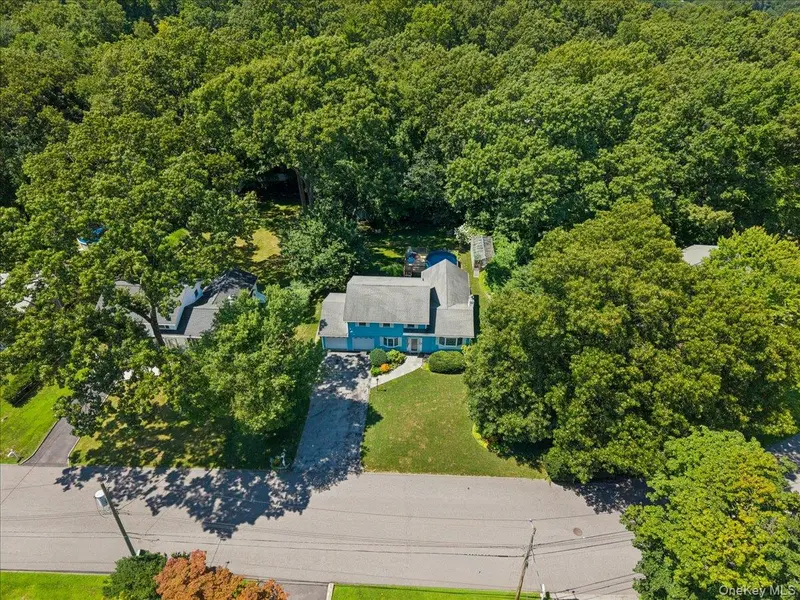 28 Winthrop DR, Cortlandt Manor, NY 10567