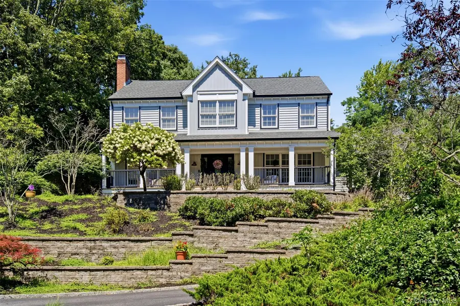 4 Jefferson Landing CIR, Port Jefferson, NY 11777