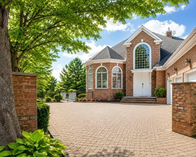 63 Charney CT, Manhasset, NY 11030