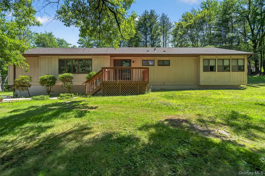 351 Ski Run RD, Bloomingburg, NY 12721