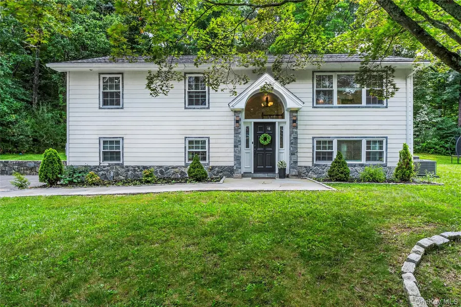 15 Cobblestone LN, Cortlandt Manor, NY 10567