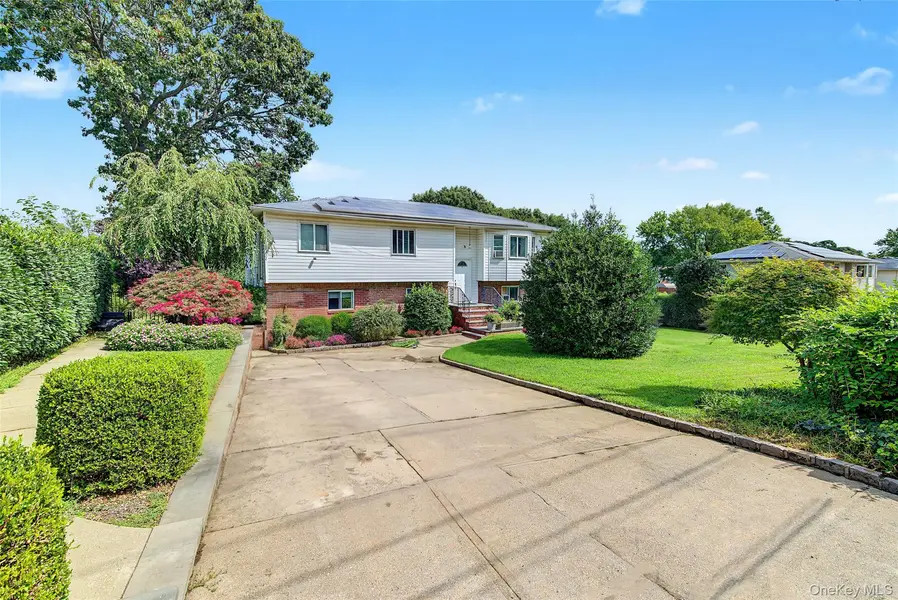 45 Massachusetts AVE, Bay Shore, NY 11706