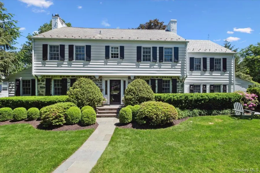 7 Meadow PL, Larchmont, NY 10538