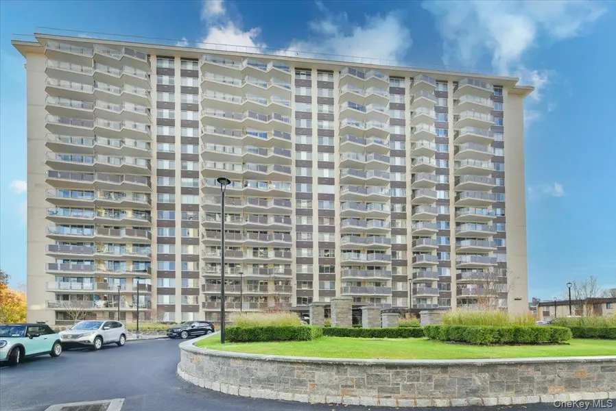 18-15 215 ST #2G, Bayside, NY 11360