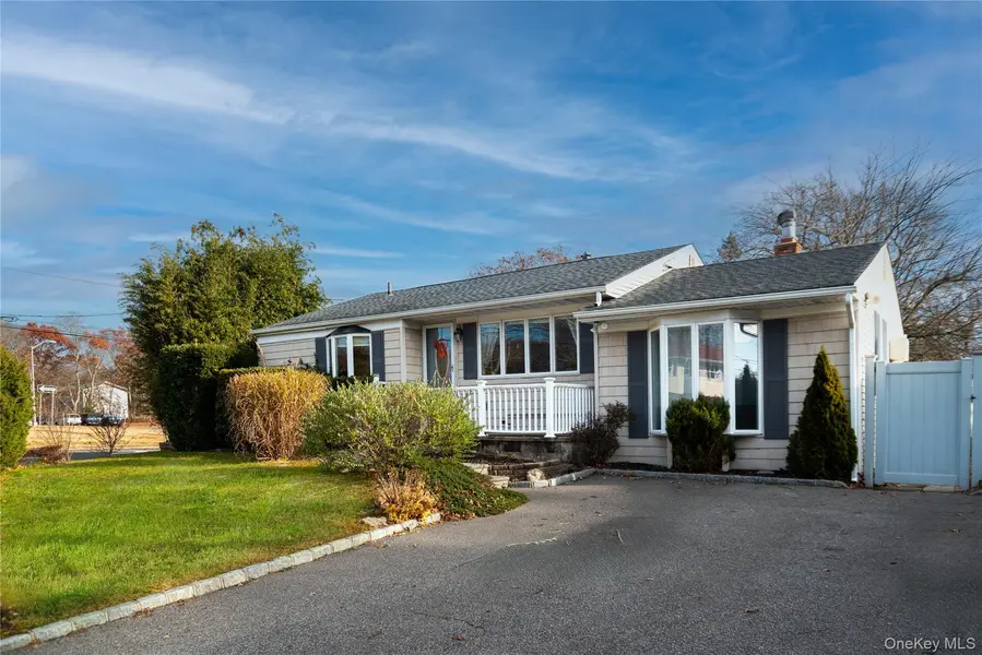 277 Horseblock RD, Farmingville, NY 11738