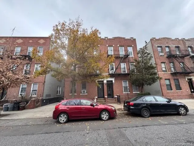 3080 37th ST, Astoria, NY 11103