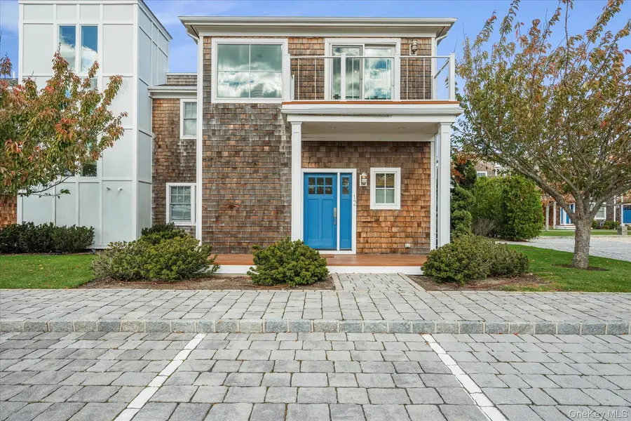 68 Foster AVE #12, Hampton Bays, NY 11946