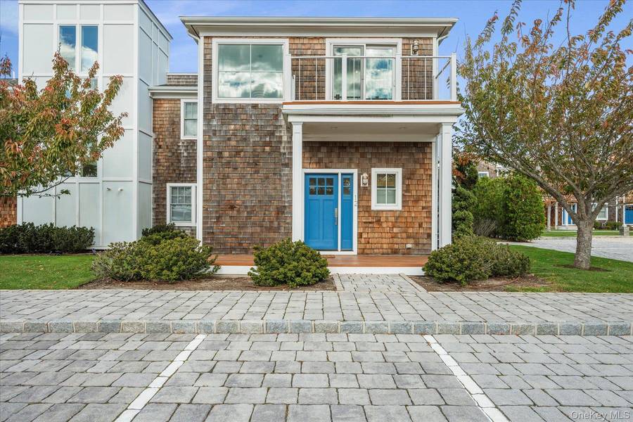 68 Foster AVE #12, Hampton Bays, NY 11946