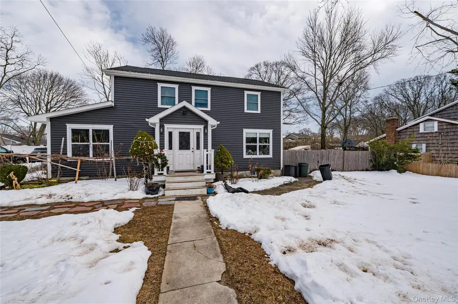 85 Bayview AVE, East Patchogue, NY 11772