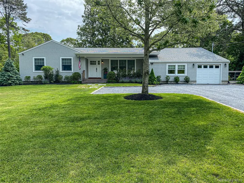 32 White Oak LN, Westhampton Beach, NY 11978