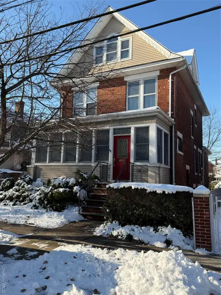 4032 195th ST, Flushing, NY 11358