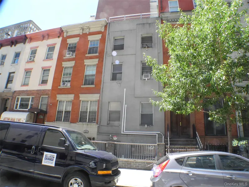 252 E 33 ST, New York (manhattan), NY 10016