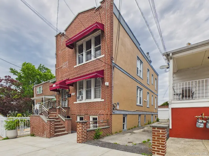 2924 Yates AVE, Bronx, NY 10469