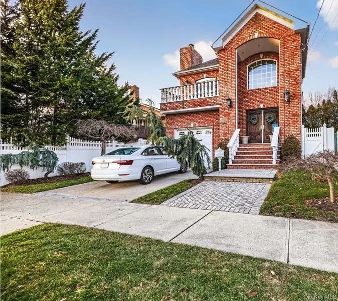 8611 165th AVE, Howard Beach, NY 11414