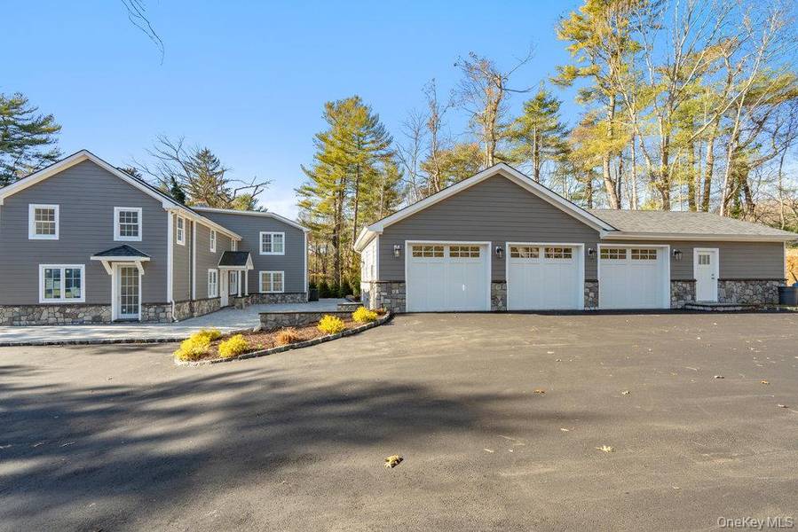 89 Mill River RD, Upper Brookville, NY 11771