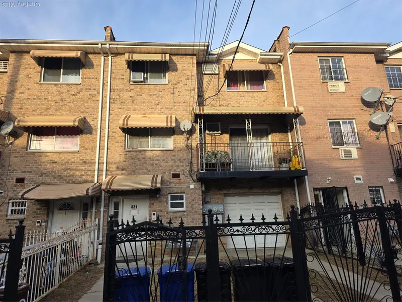 831 E 221st ST, Bronx, NY 10467