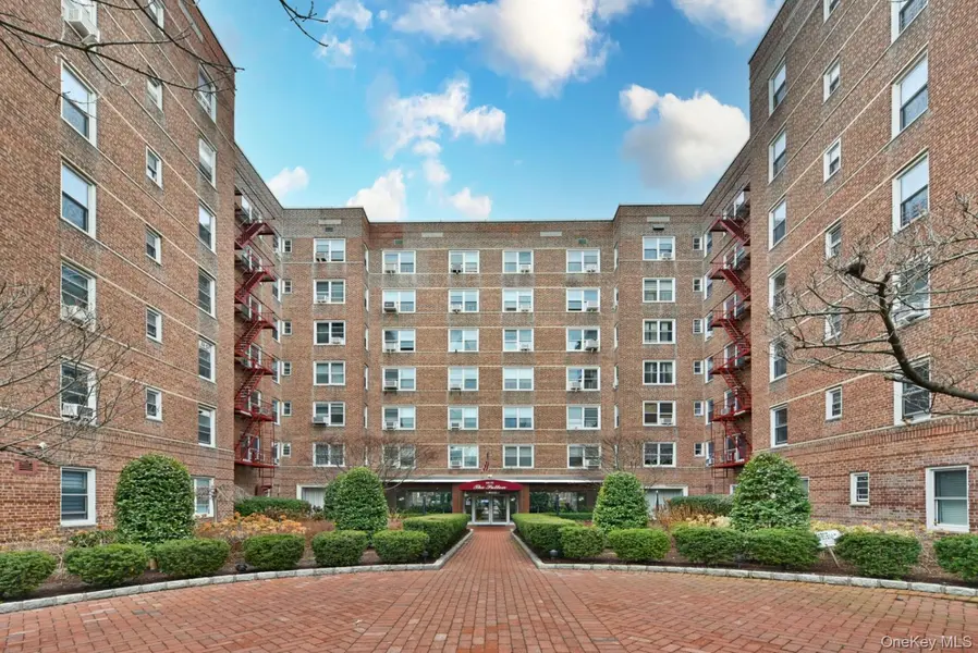 64-11 99 ST #418, Rego Park, NY 11374