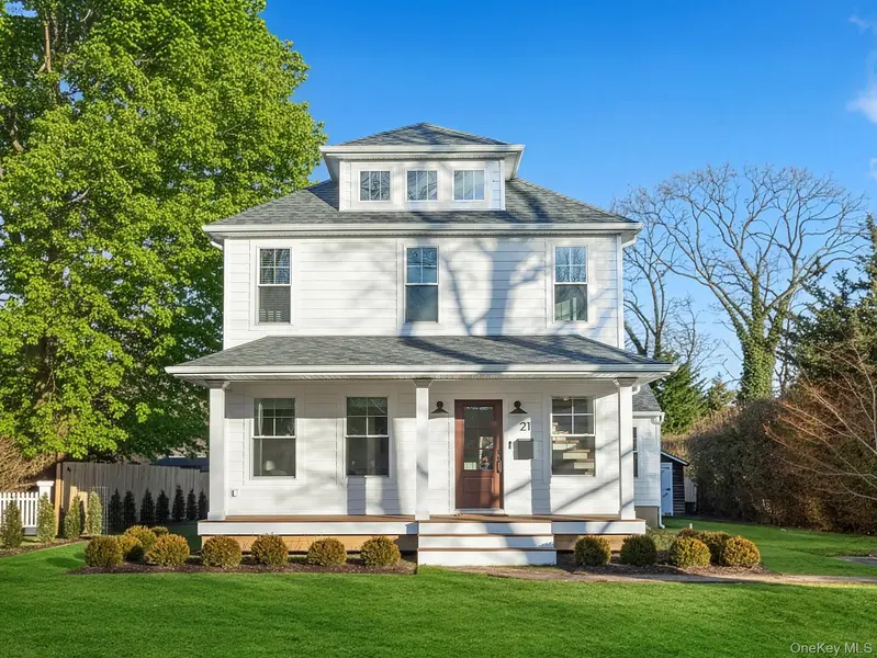 21 N Howells Point RD, Bellport Village, NY 11713