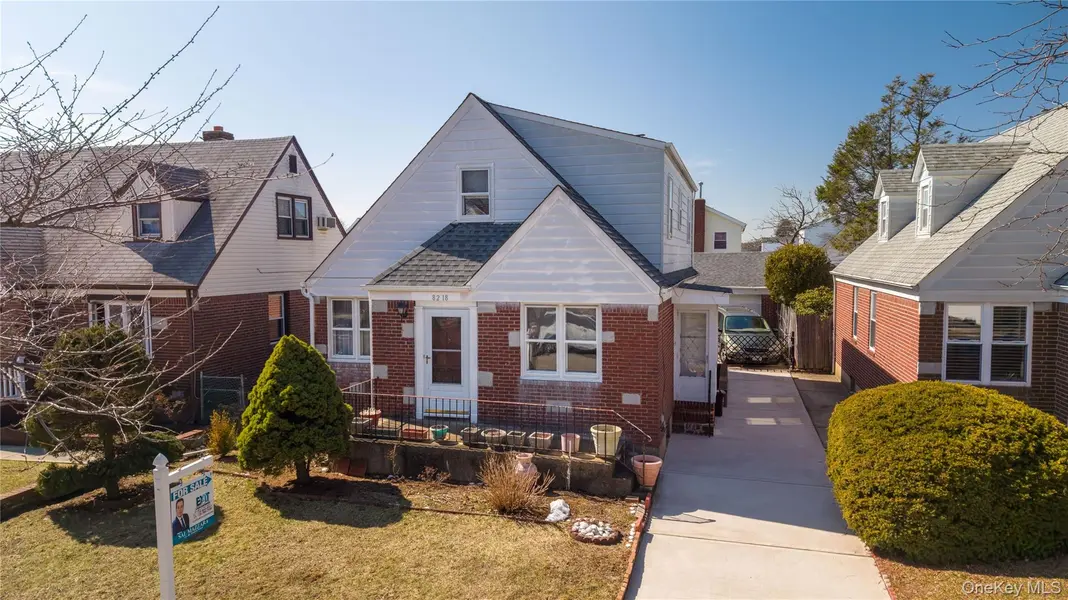 8218 258th ST, Floral Park, NY 11004