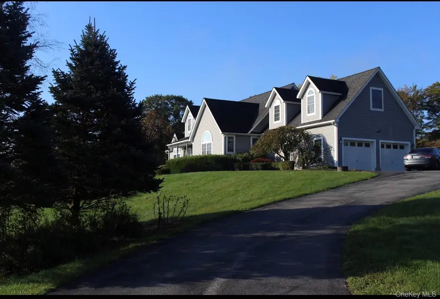 12 Neveles Pride CT, Pine Bush, NY 12566