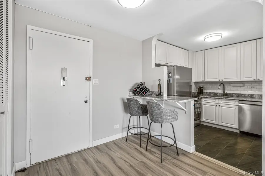 18-15 215th ST #14 B, Bayside, NY 11360