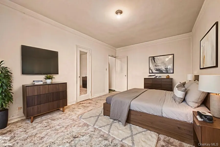 77-14 113th ST #3O, Forest Hills, NY 11375